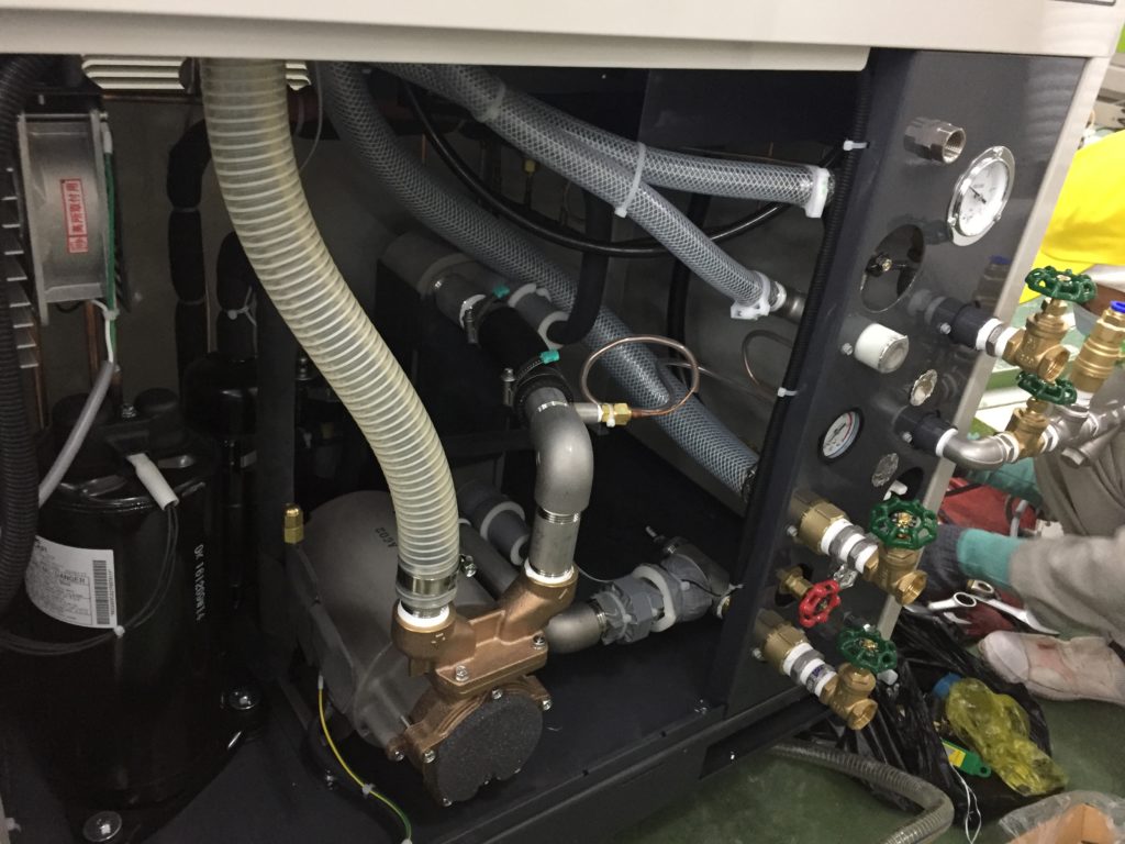 Bên trong chiller biến tần orion